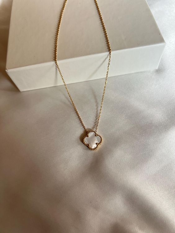 CLOVER | GOUD/WIT KETTING